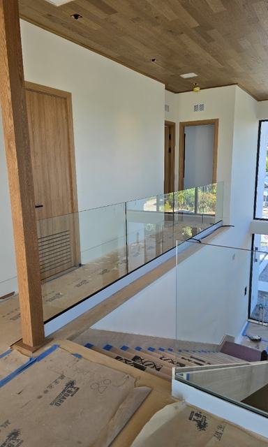 Frameless glass loft railing